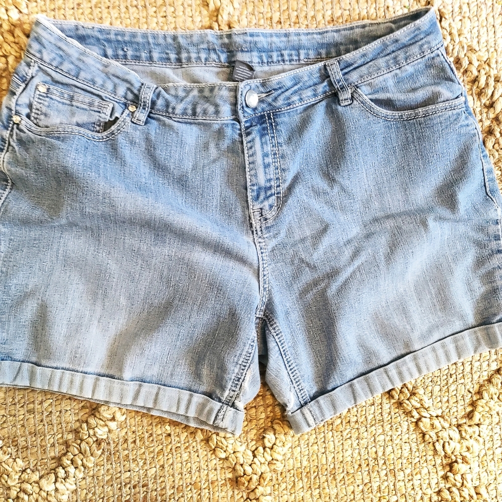 Avenue plus size jean shorts size 16-I